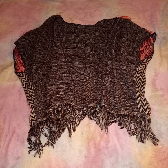 One Size Boho Pink, Cream & Dark Gray Sleeveless Fringe Cardigan - Picture 7 of 9